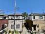 あたりには住宅を中心とした建物が広がります。
