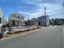 車通りの少ない閑静な住宅地、のびのびした子育てに適します。
