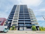 タイル張りの荘厳な外観は、マンションならでは。

