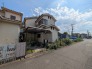 駐車が苦手な方にも嬉しい、前面６ｍ道路に面した住まい。

