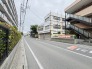 前面道路は整備され、小さなお子様にも安心です。
