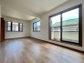 間仕切りして２部屋に変更可能な洋間。生活に合わせた間取り変更が可能なタイプ。

