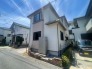 車通りの少ない閑静な住宅地、のびのびした子育てに適します。
