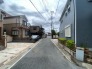 車通りの少ない住宅街に立地してます。
