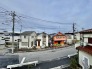 あたりには住宅を中心とした建物が広がります。
