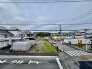 前面の住まいとの距離感があるから、圧迫感を感じません。

