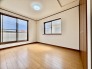 住宅街の２階南向きのお部屋です。日当たりはご覧のとおり。
