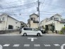 車の通りも少ない閑静な住宅地。子育てにも、第二の人生にも。
