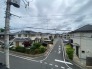 車通りの少ない閑静な住宅地、のびのびした子育てに適します。
