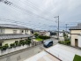 車の通りも少ない閑静な住宅地。子育てにも、第二の人生にも。
