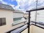 車通りの少ない閑静な住宅地、のびのびした子育てに適します。
