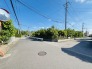 前面道路は歩道も整備され、小さなお子様にも安心です。
