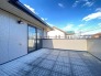 ゆとりの広さを確保したバルコニー。お布団を干すのも、この広さならラクラク。
