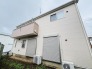車通りの少ない閑静な住宅地、のびのびした子育てに適します。
