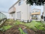 広々とした南庭は、太陽の下のリビングかもしれません。
