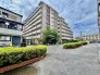 閑静な住宅地で、小さなお子様がいるご家族にも安心。
