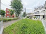 人通りも多いので店舗用地として適しています。
