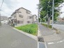 前面道路は歩道も整備され安心です。
