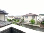 車通りの少ない閑静な住宅地、のびのびした子育てに適します。
