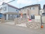車通りの少ない閑静な住宅地、のびのびした子育てに適します。
