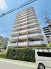 タイル張りの荘厳な外観は、マンションならでは。
