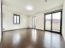 住宅街の２階南向きのお部屋です。日当たりはご覧のとおり。
