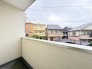 前面の住まいとの距離感があるから、圧迫感を感じません。
