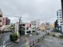 前面の住まいとの距離感があるから、圧迫感を感じません。
