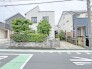 幹線道路から１本入った現地は、想像以上に静かに感じられます。
