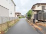 北西側前面道路。