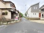 閑静な住宅地で叶える、穏やかな新生活が待ってます。
前面道路。