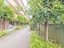 オートロックを過ぎるとこの空間が待っています。
