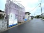 駐車が苦手な方にも嬉しい、前面６ｍ道路に面した住まい。
