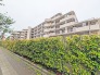 幹線道路から１本入った現地は、想像以上に静かに感じられます。

