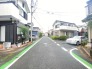 車通りの少ない閑静な住宅地、のびのびした子育てに適します。
