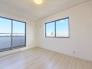住宅街の２階南向きのお部屋です。日当たりはご覧のとおり。

