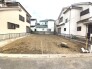 幹線道路から１本入った現地は、想像以上に静かに感じられます。
