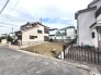 車通りの少ない閑静な住宅地、のびのびした子育てに適します。
