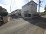 車の通りも少ない閑静な住宅地。子育てにも、第二の人生にも。
