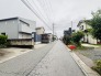 駐車が苦手な方にも嬉しい、前面６ｍ道路に面した住まい。
