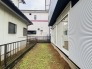 小さなお庭はメンテナンスが楽でちょうど良いかも知れませんね。
