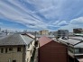 幹線道路から１本入った現地は、想像以上に静かに感じられます。
