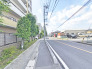 前面道路は歩道も整備され、小さなお子様にも安心です。
