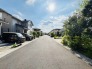 前面道路は歩道も整備され、小さなお子様にも安心です。
