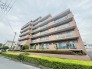 タイル張りの荘厳な外観は、マンションならでは。

