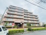 車通りの少ない閑静な住宅地、のびのびした子育てに適します。

