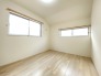 たっぷりの陽光と、心地よい風が舞い込みます。

