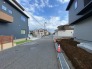 駐車が苦手な方にも嬉しい、前面道路に面した住まい。
