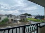 車通りの少ない閑静な住宅地、のびのびした子育てに適します。
