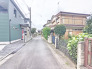 あたりには住宅を中心とした建物が広がります。
